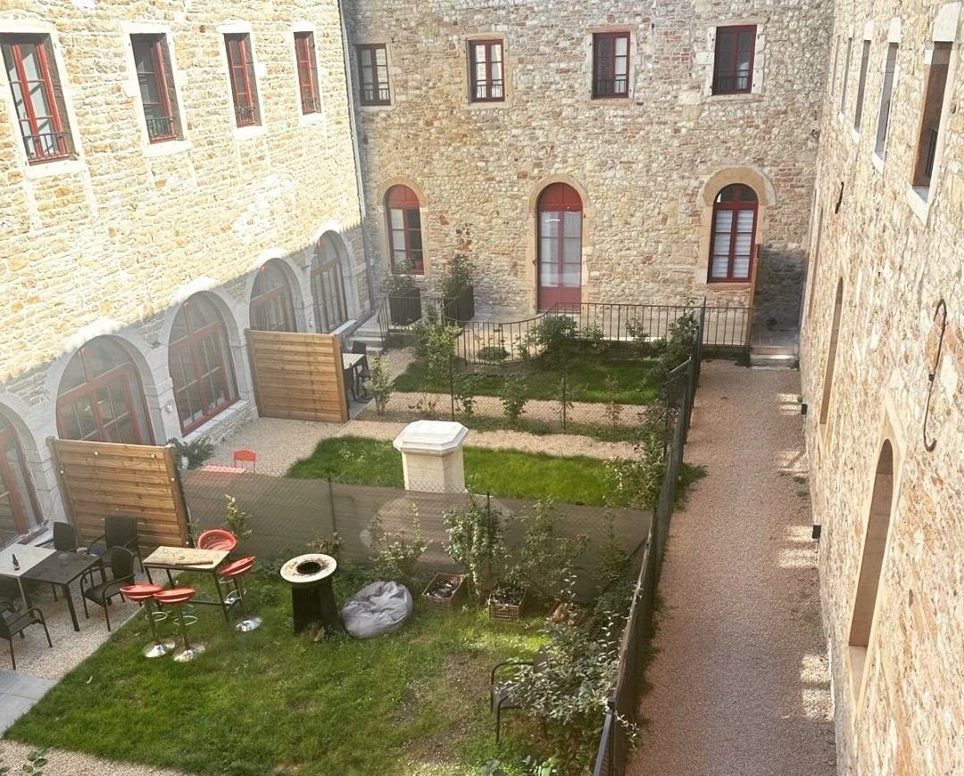 Rénovation complète d'un batiment et de ses espaces extérieurs