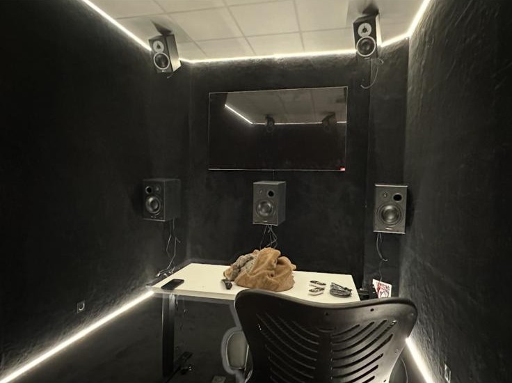 Studio d'enregistrement refait entièrement avec des matériaux isolants.